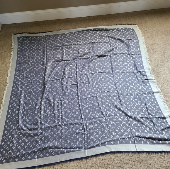 Louis Vuitton Monogram Shawl Blue Denim - Picture 2 of 5